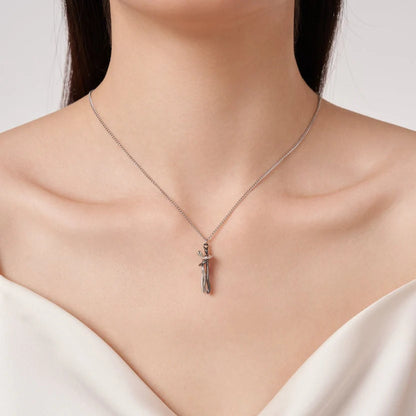Eternal Hug™ – Embracing Couple Necklace